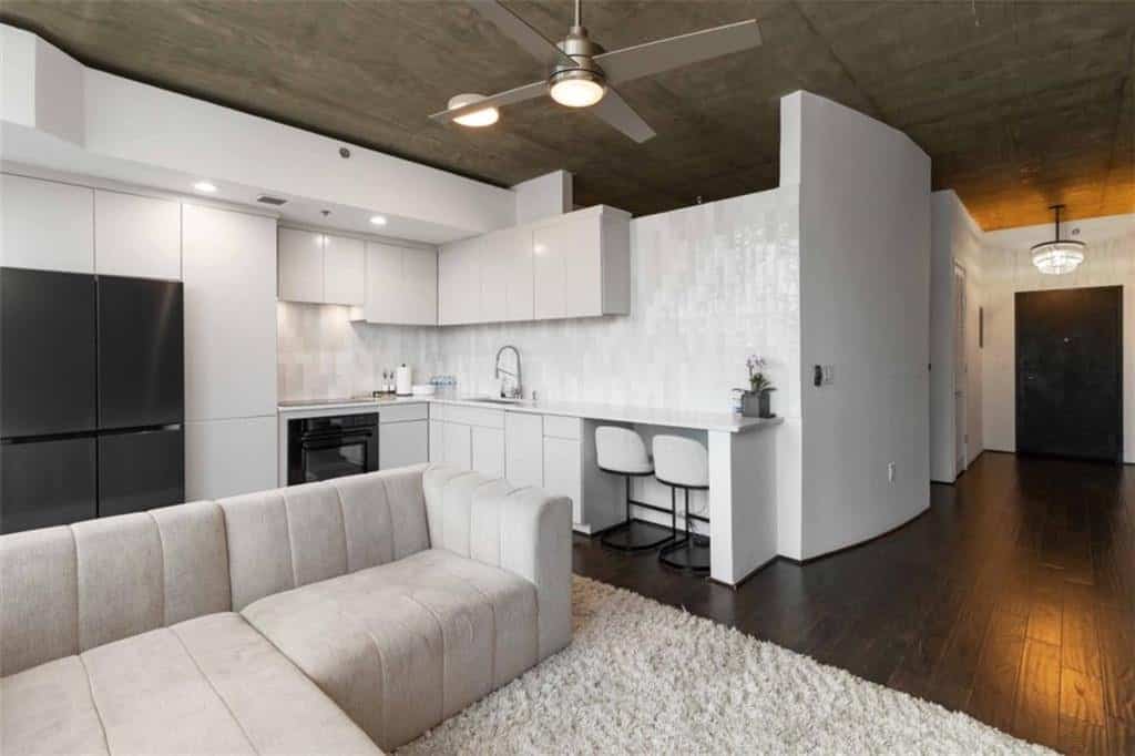 Listing photo 6