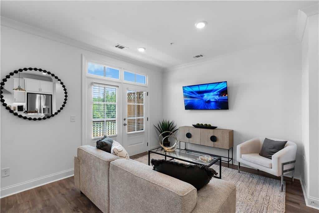 Listing photo 6