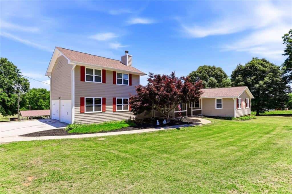 Listing photo 2