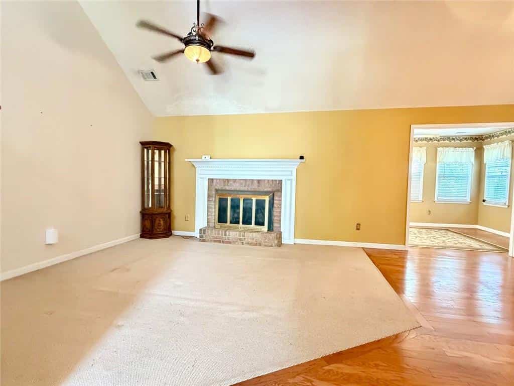 Listing photo 6