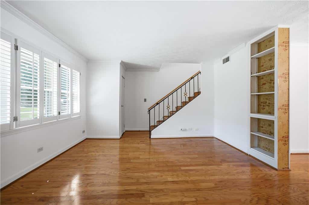 Listing photo 6