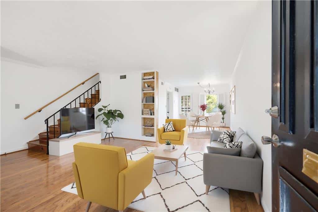 Listing photo 2