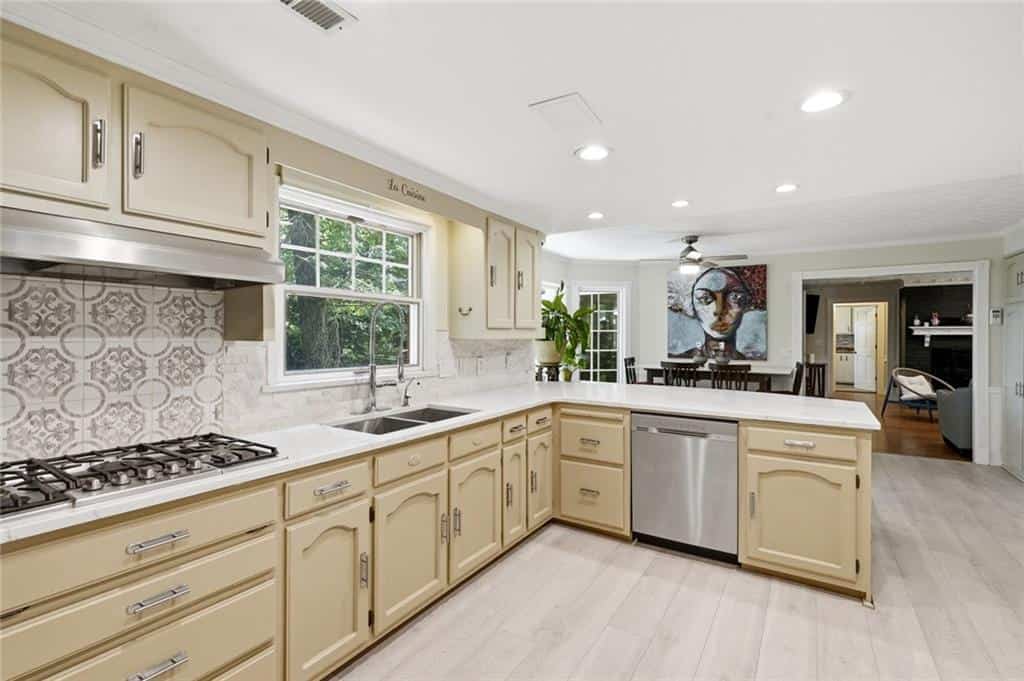 Listing photo 6