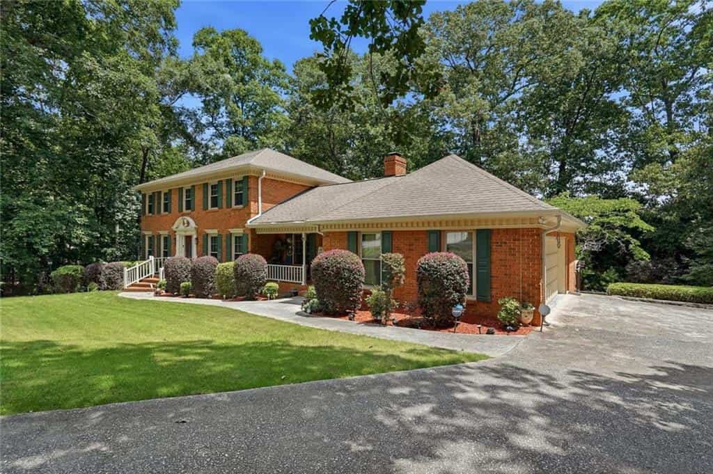 Listing photo 2