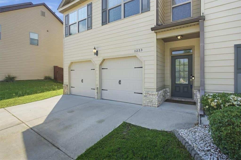 Listing photo 2
