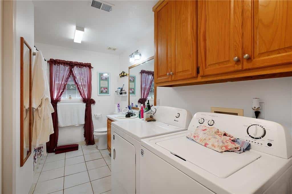 Listing photo 6