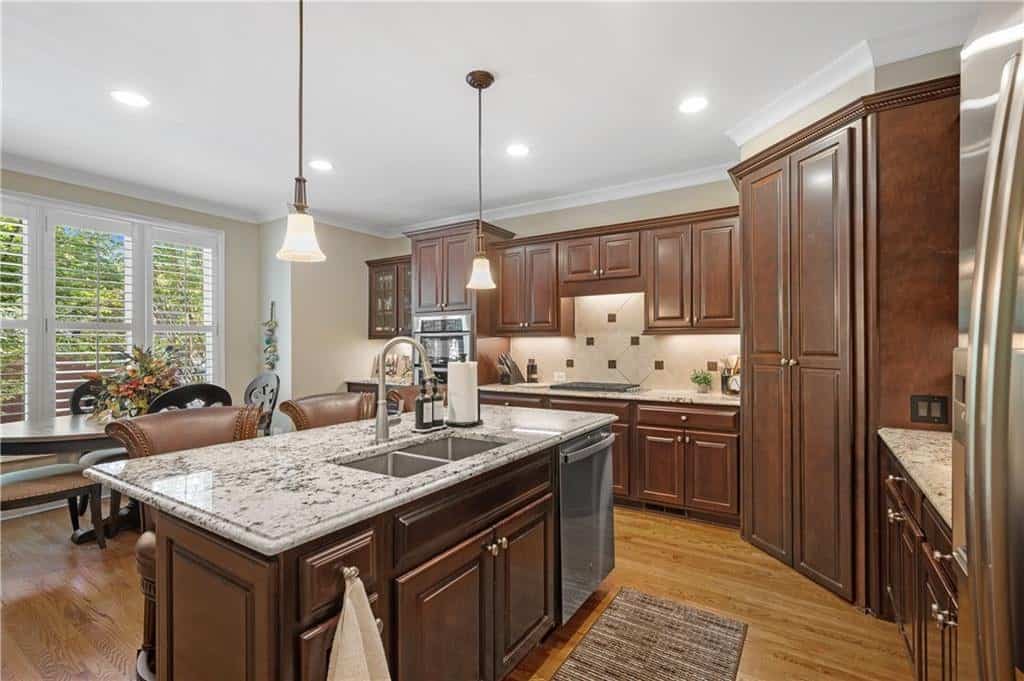 Listing photo 6