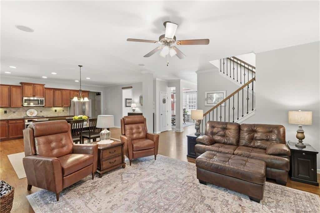 Listing photo 6