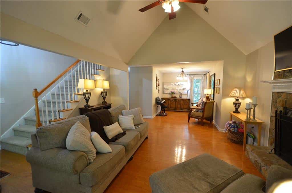 Listing photo 6