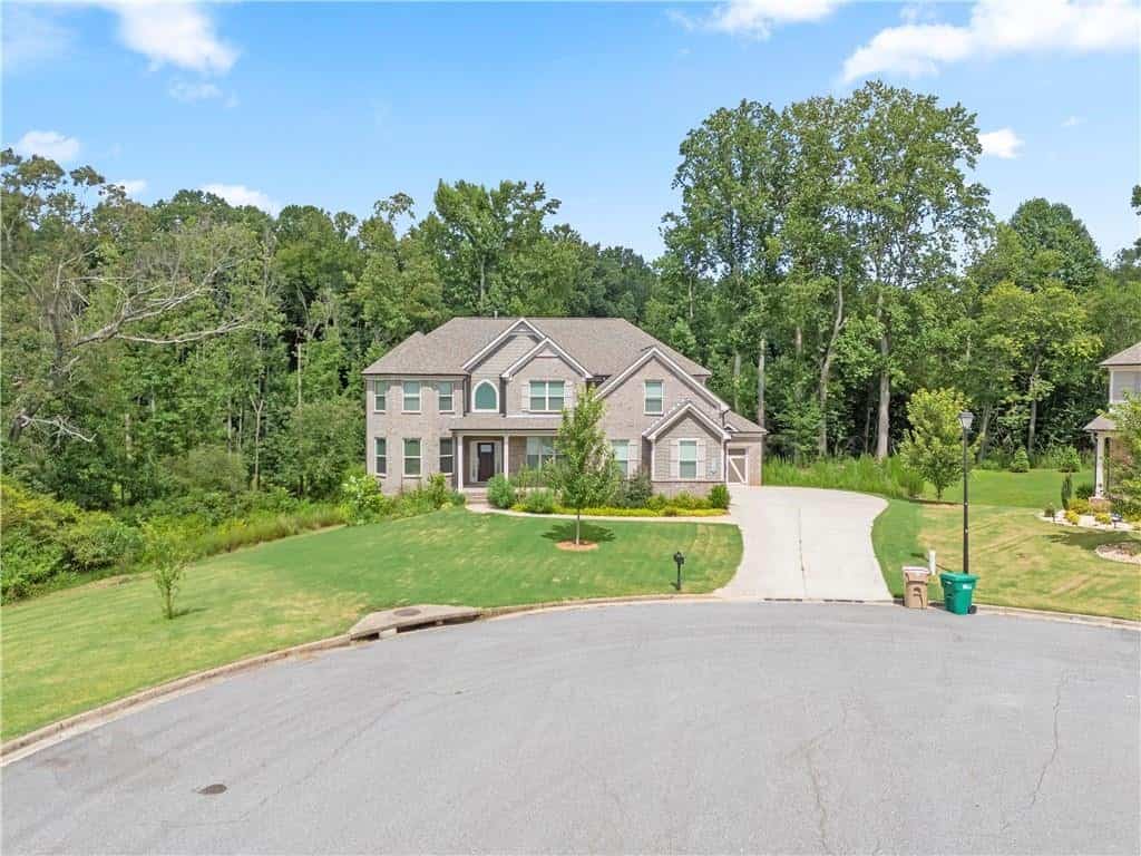 Listing photo 2