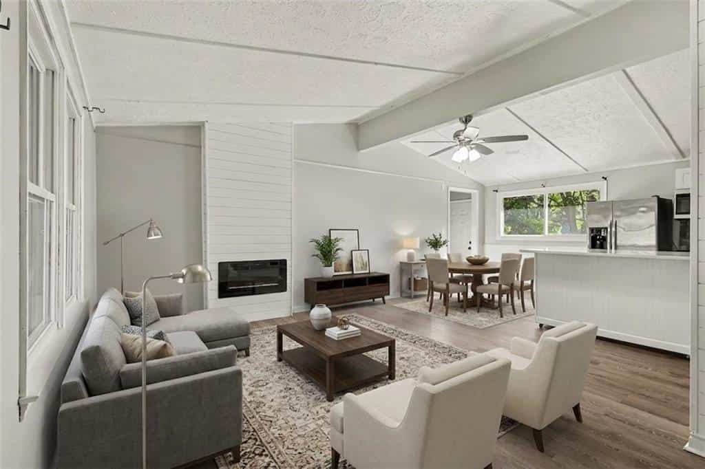 Listing photo 2