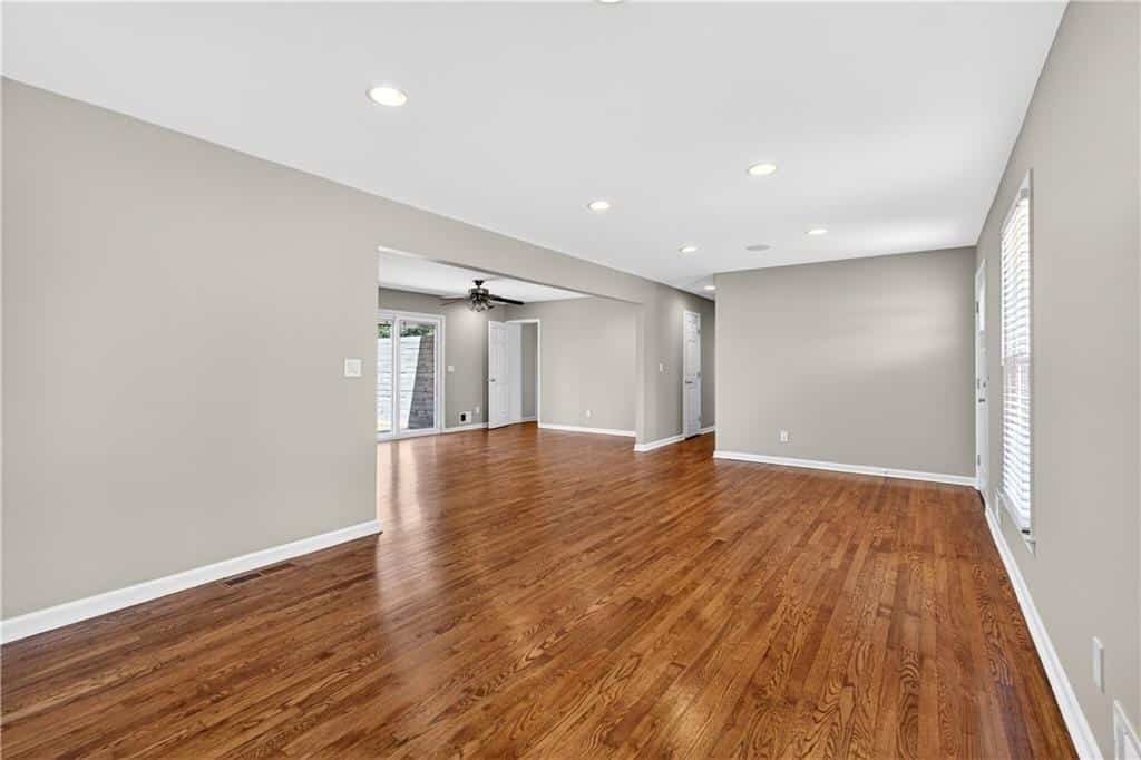 Listing photo 6