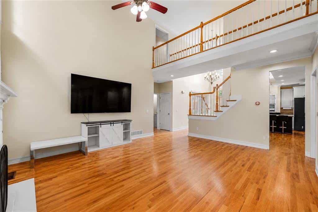Listing photo 6