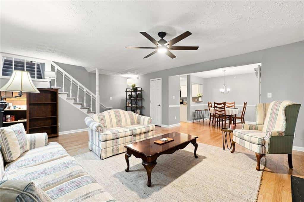 Listing photo 6