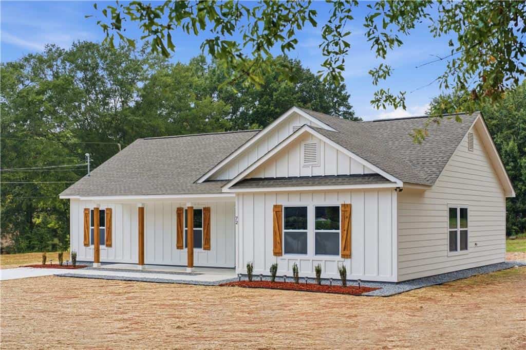 72 Hunt Street, Hiram, GA 30141