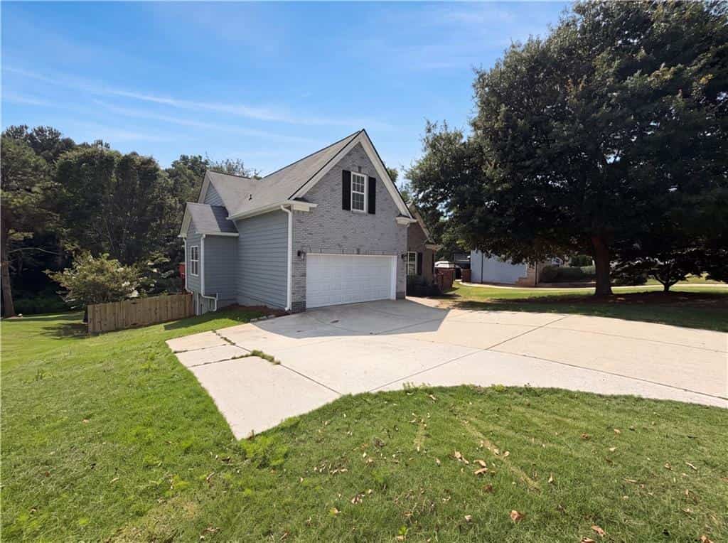 Listing photo 6