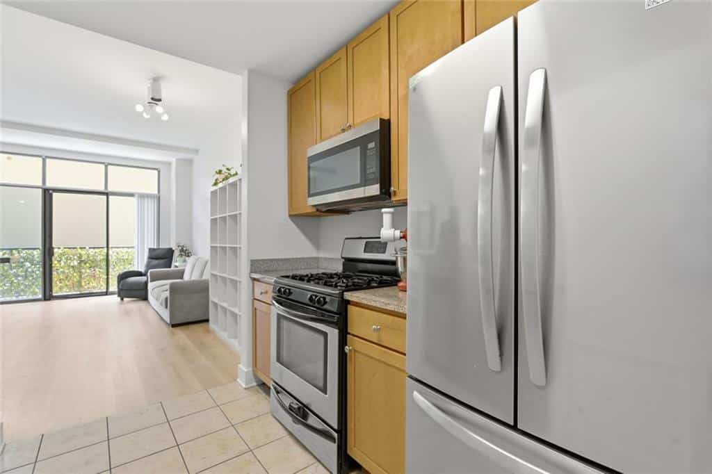 Listing photo 6