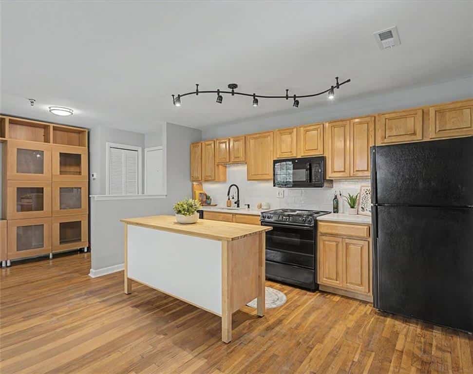Listing photo 6