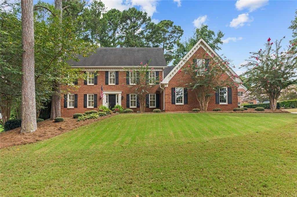 877 Guinevere Way SW, Lilburn, GA 30047