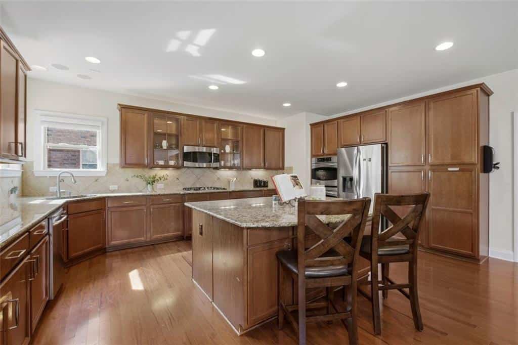 Listing photo 3