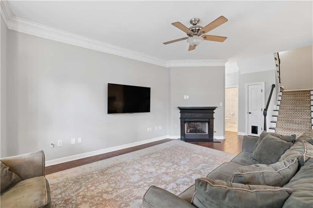 Listing photo 6