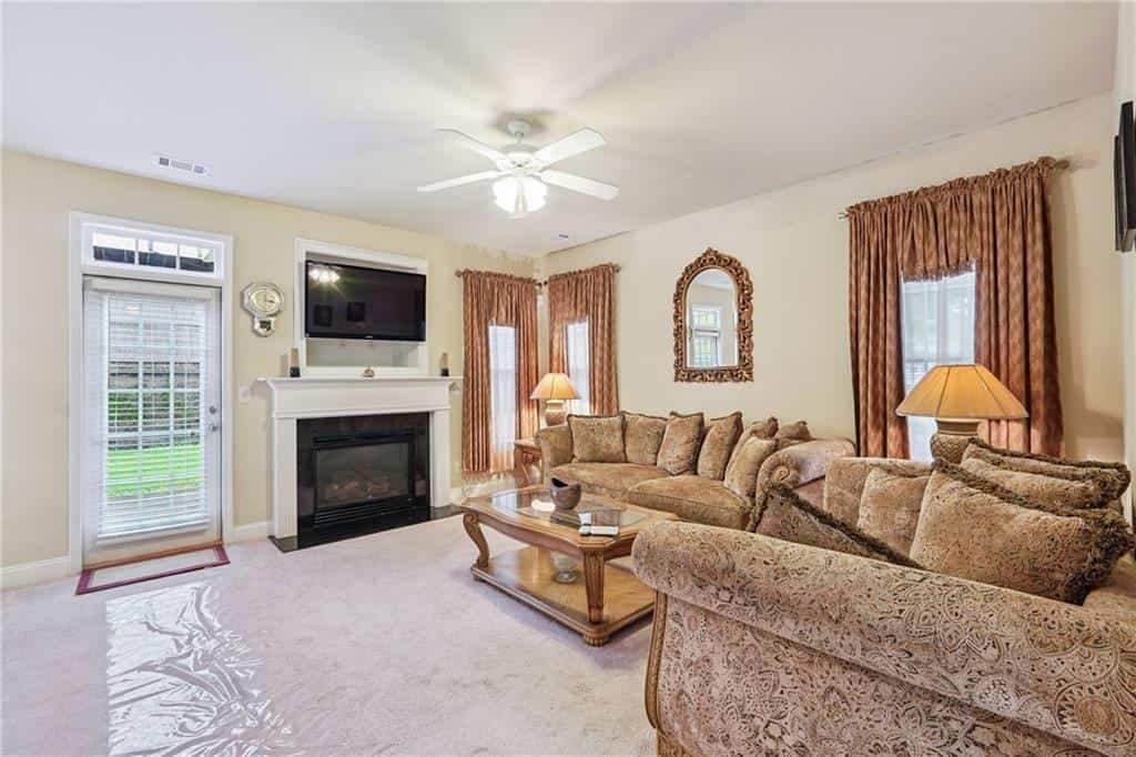 Listing photo 6