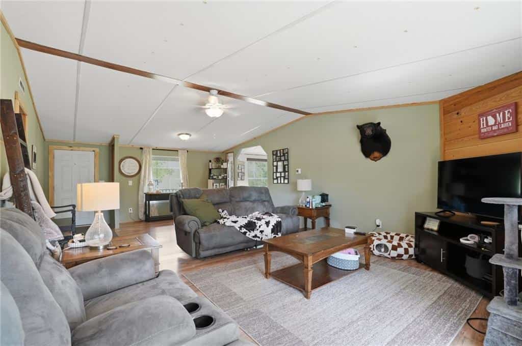 Listing photo 6