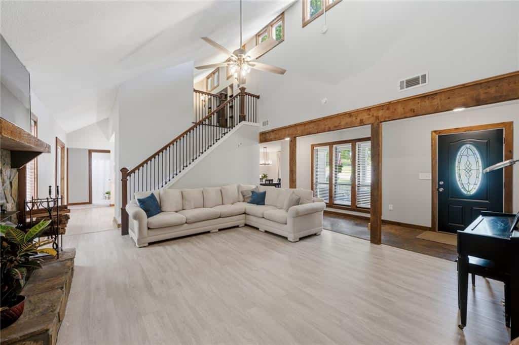 Listing photo 6