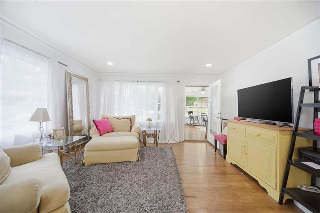 Listing photo 6
