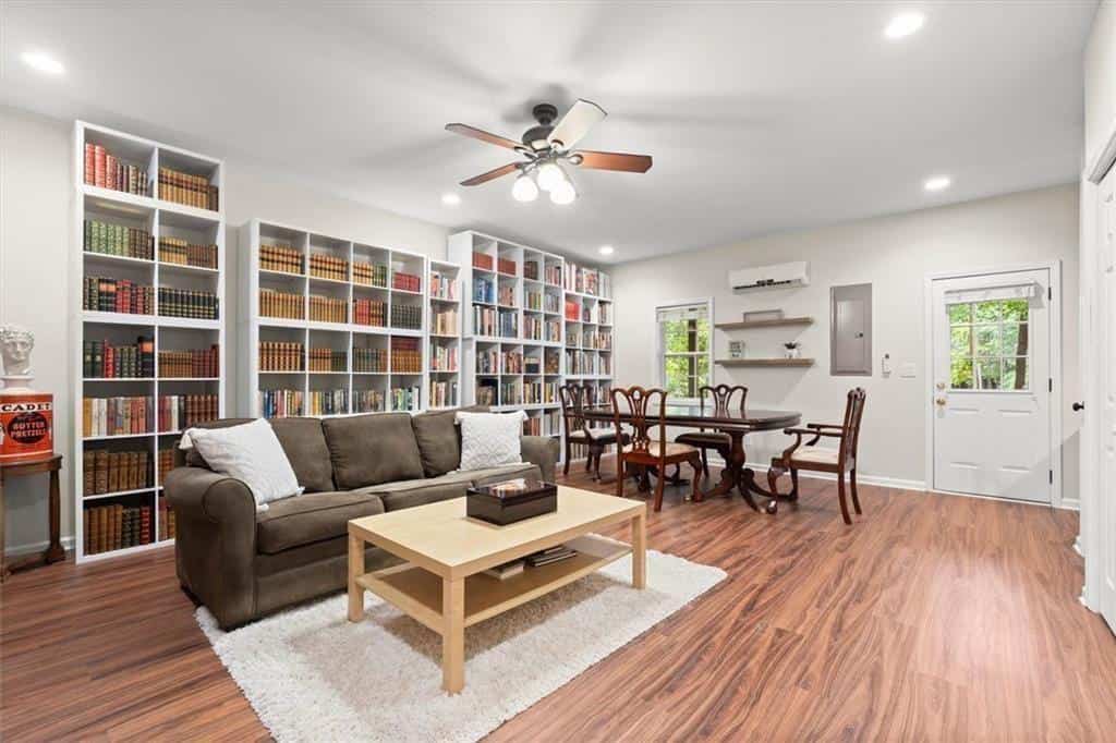 Listing photo 6