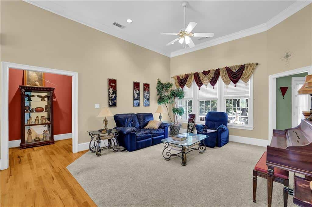 Listing photo 6