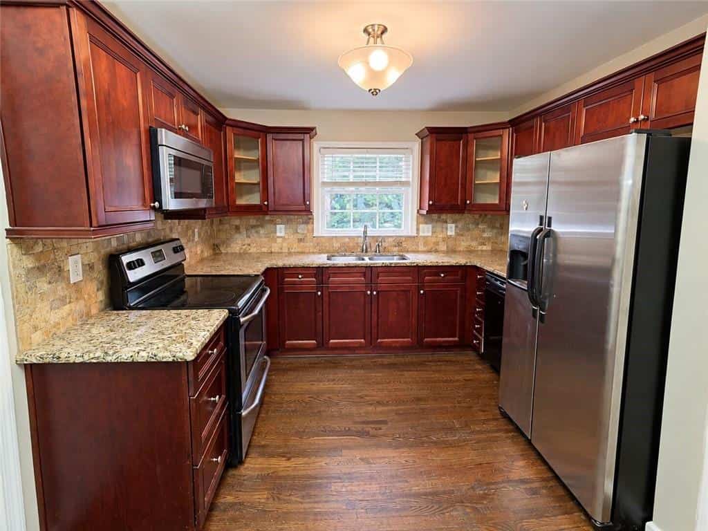 Listing photo 6