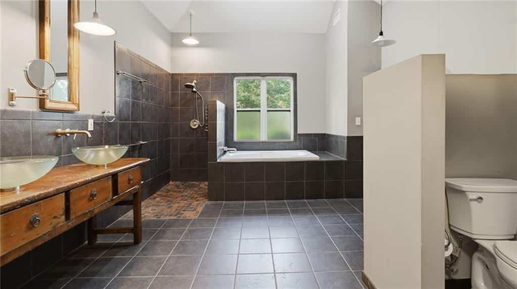 Listing photo 6