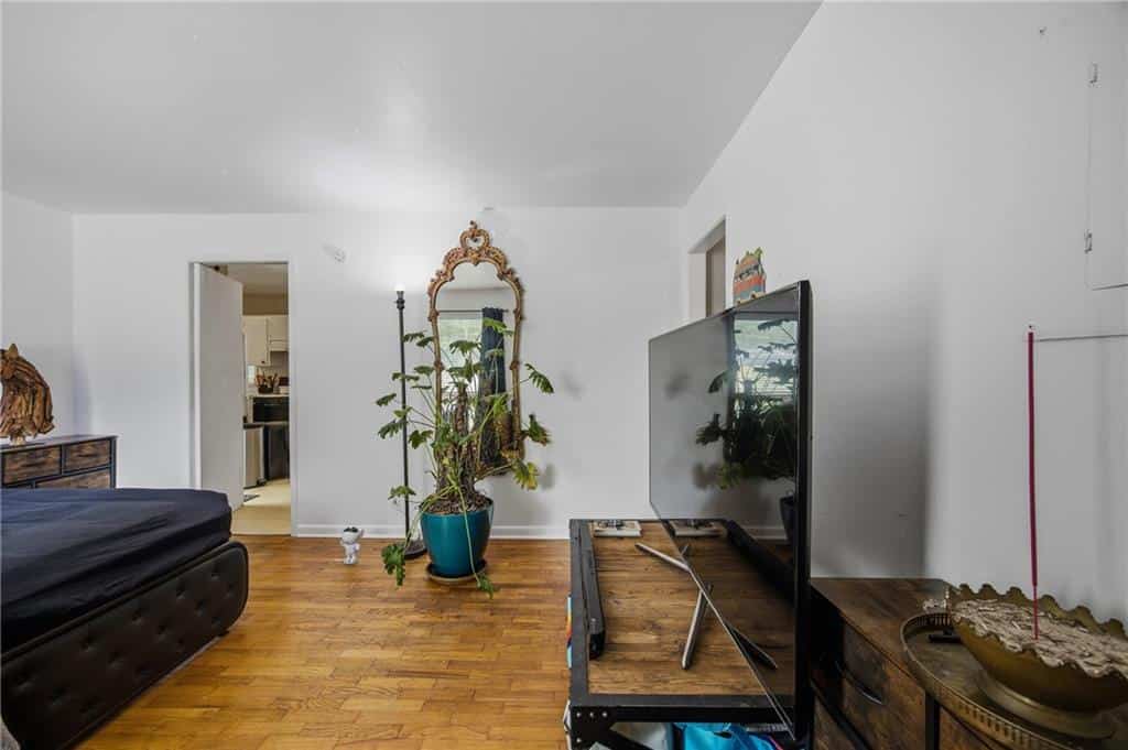 Listing photo 6