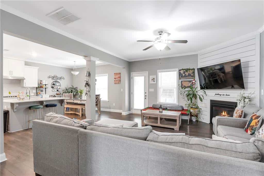 Listing photo 6