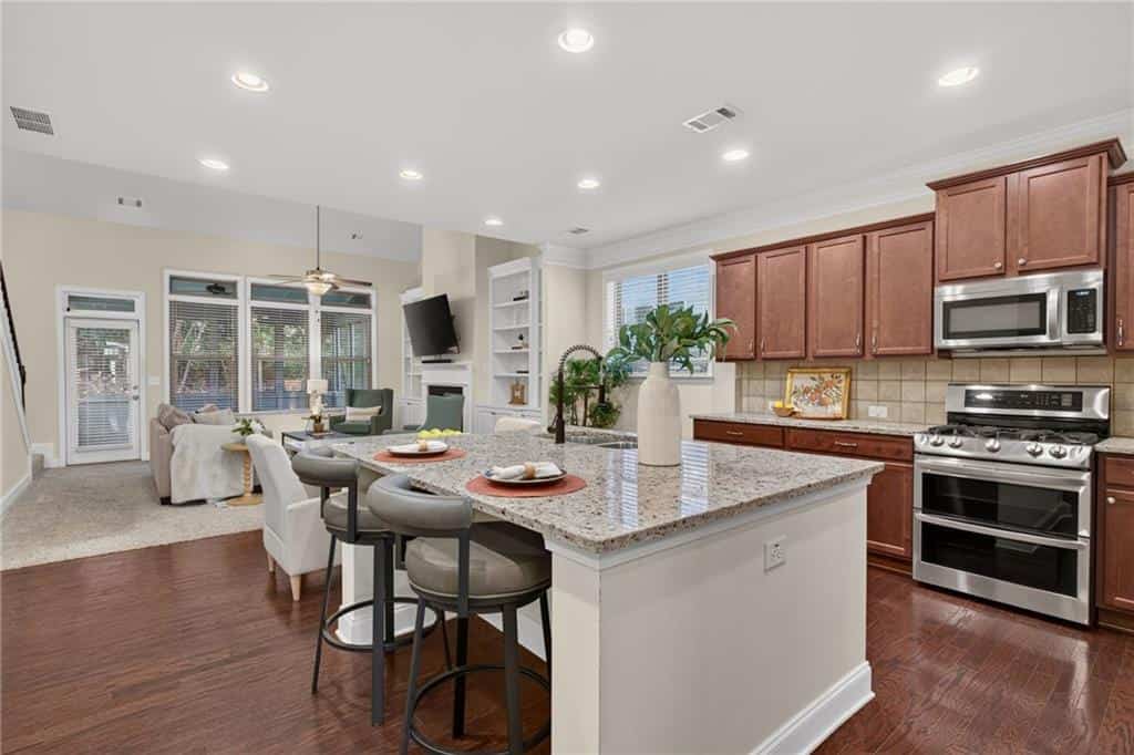 Listing photo 6