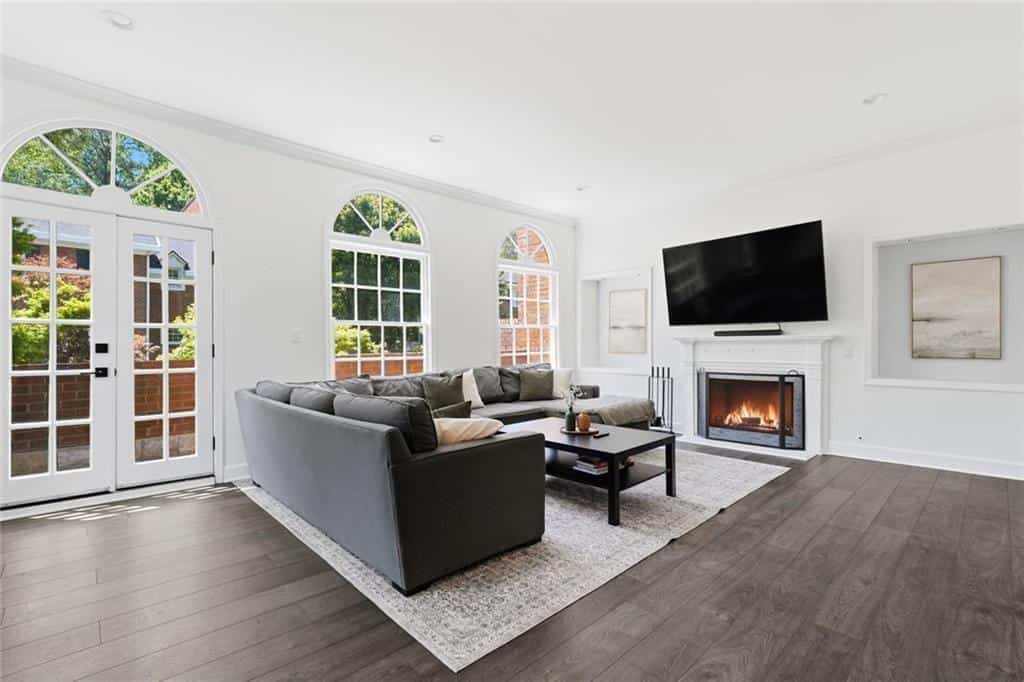 Listing photo 6