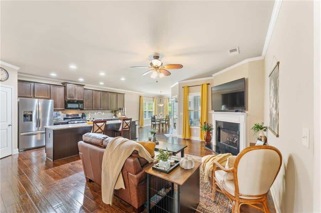 Listing photo 6