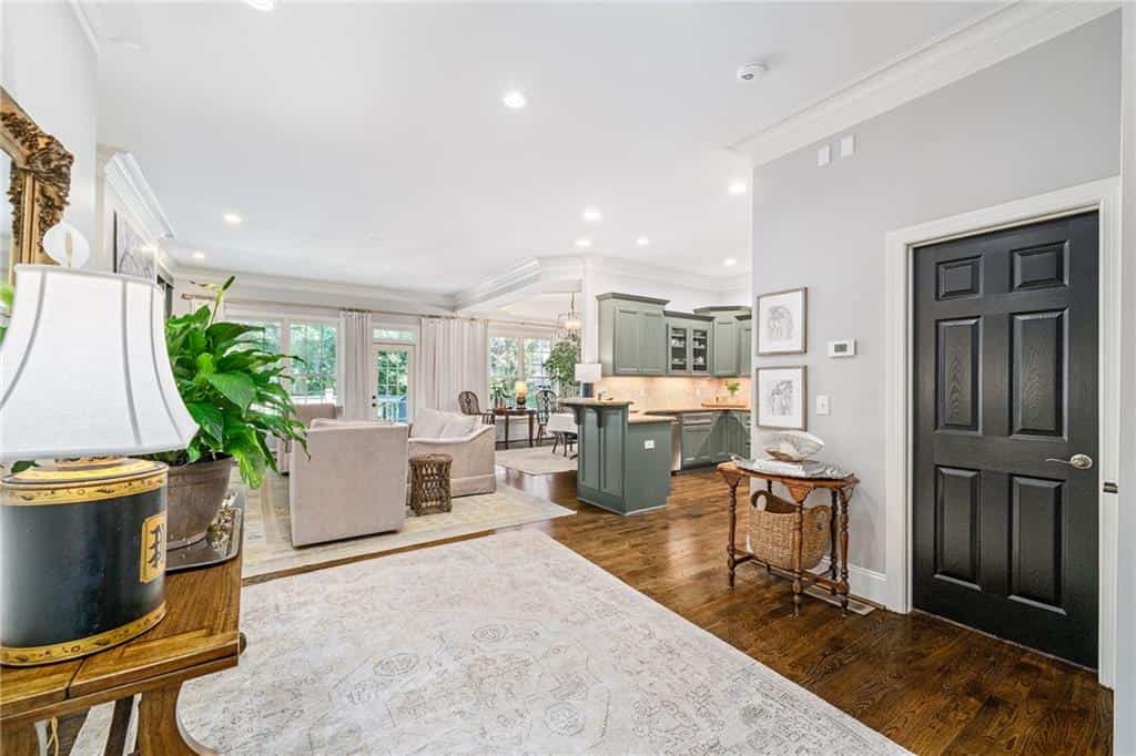 Listing photo 4