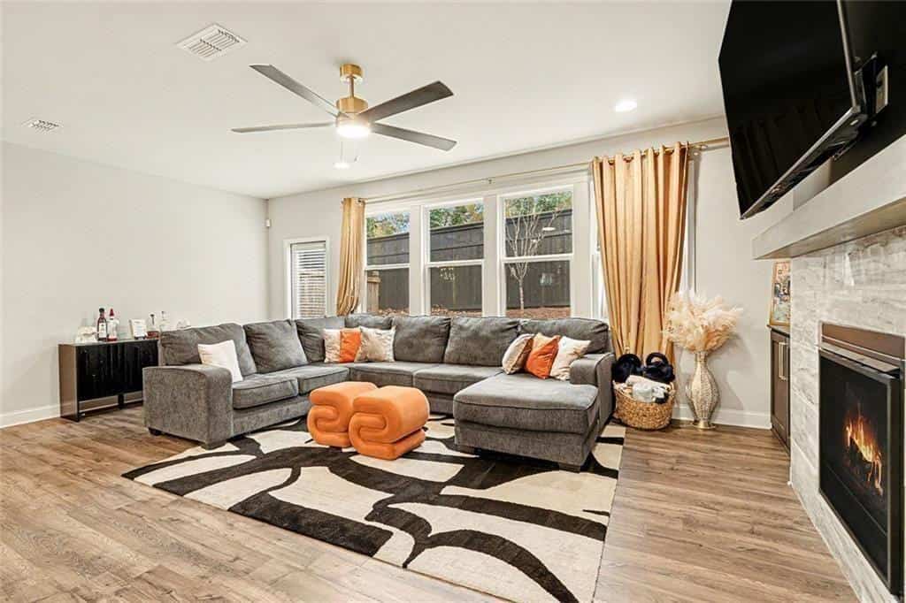 Listing photo 6