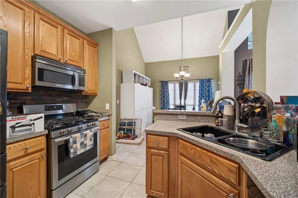 Listing photo 6