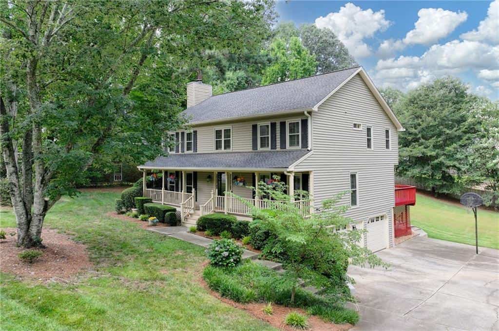 Listing photo 2