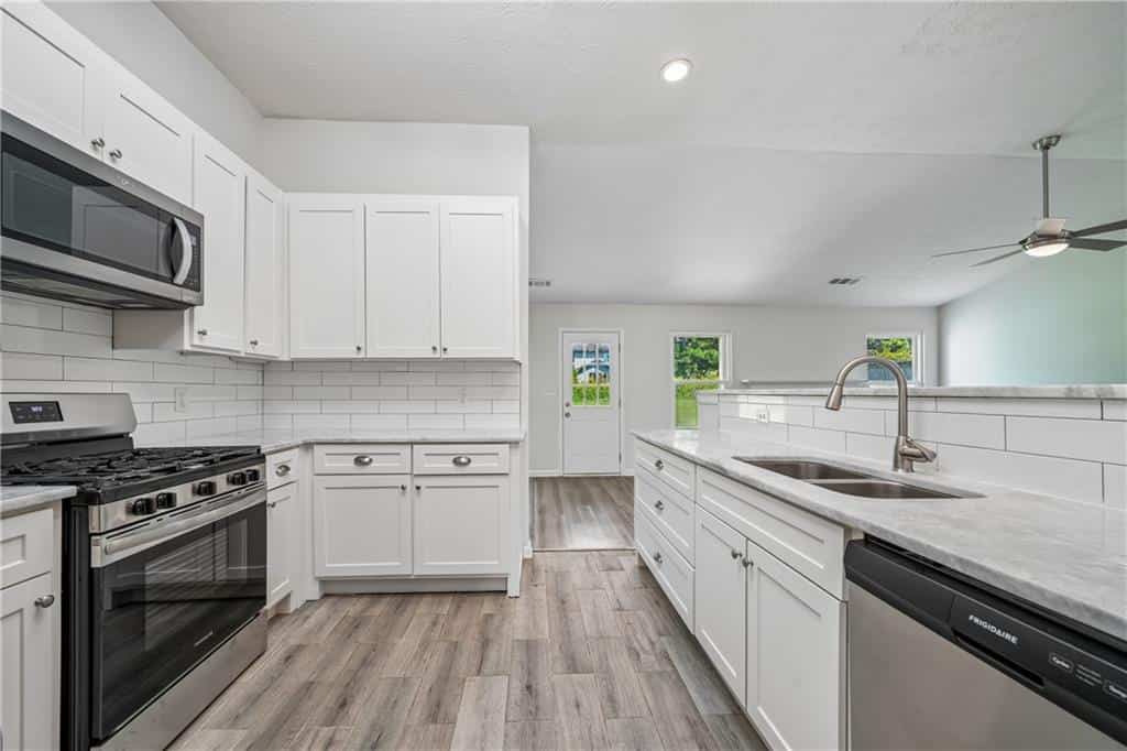 Listing photo 6