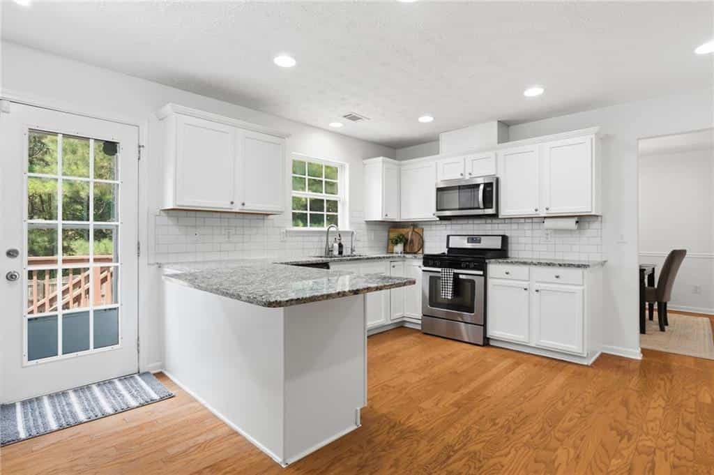 Listing photo 6