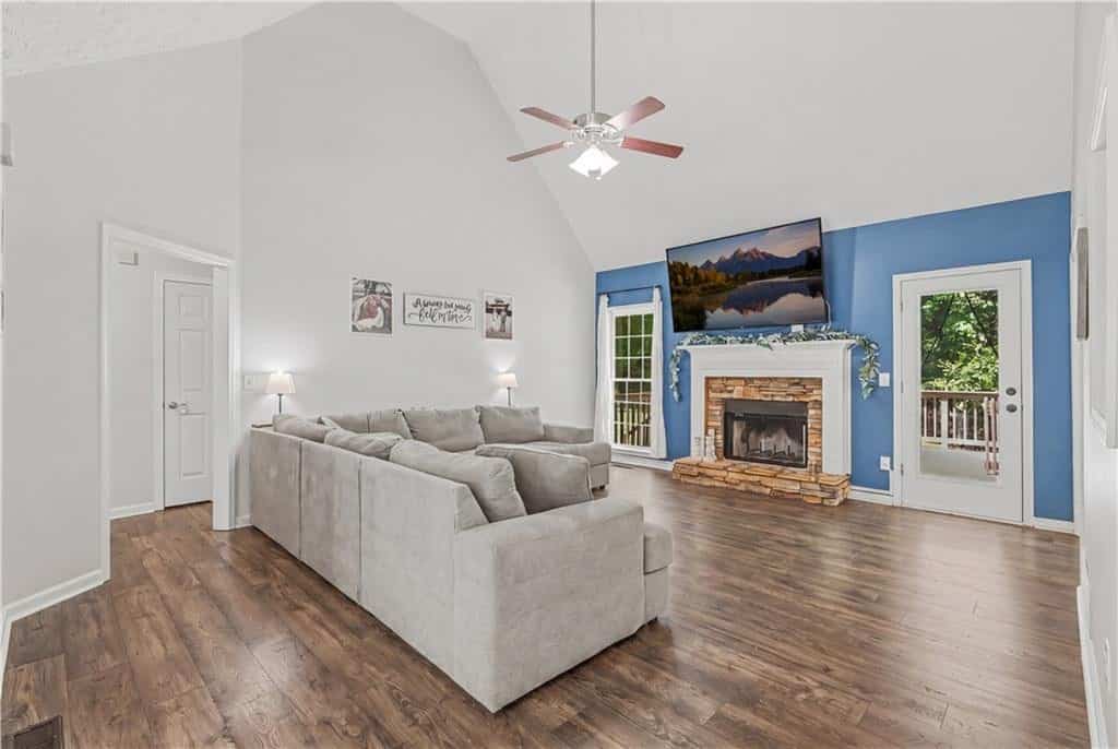 Listing photo 3