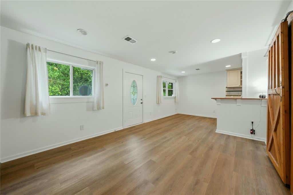 Listing photo 6