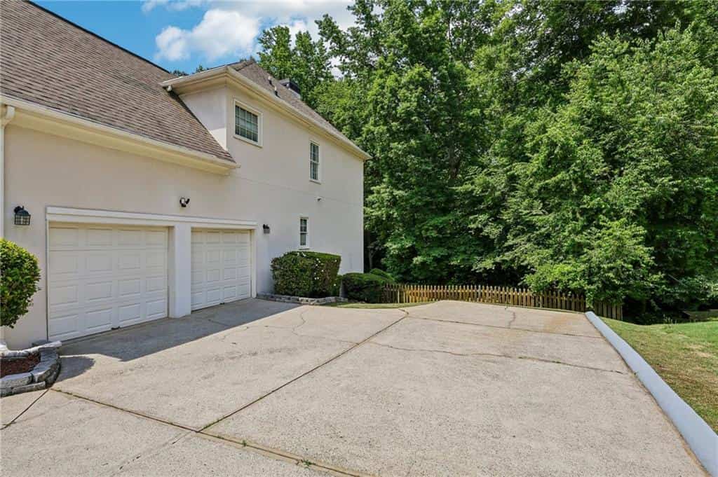 Listing photo 6