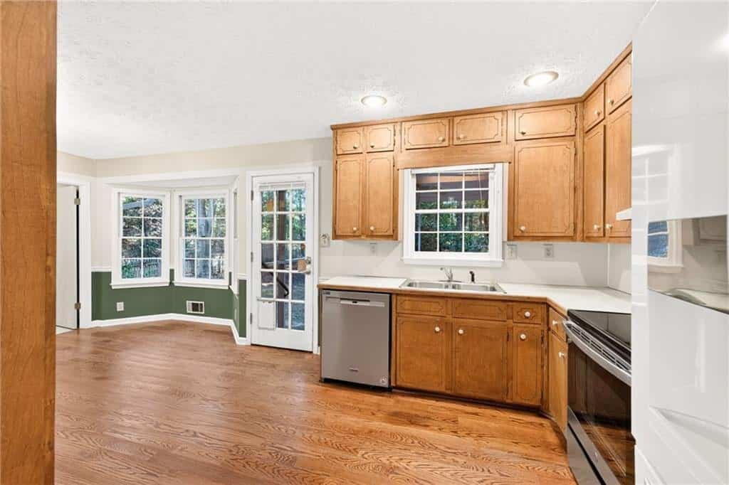 Listing photo 6
