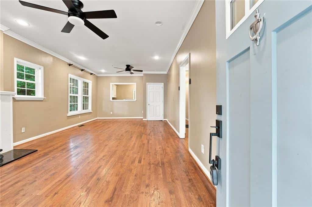 Listing photo 3