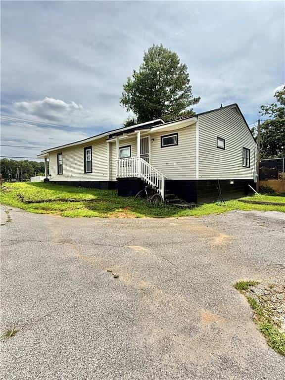 Listing photo 6